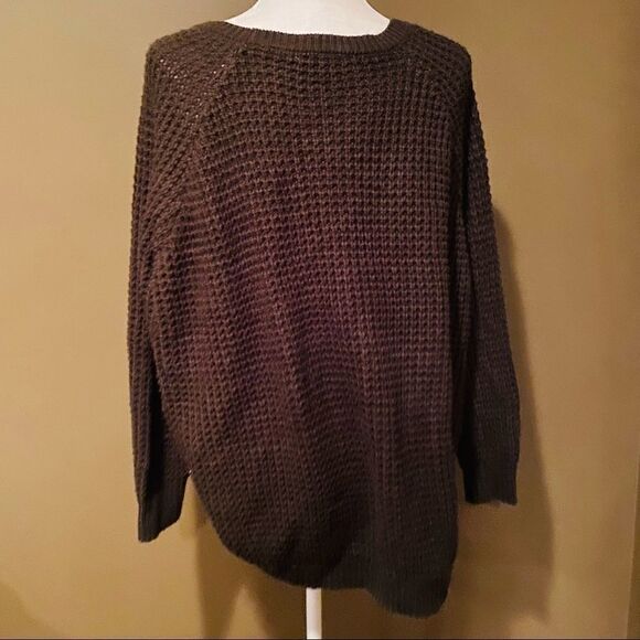 Magnolia Lane Oversized Sweater Size Medium - Picture 5 of 8